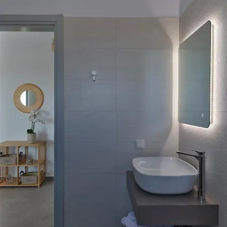 Lefkes Breeze Vila *